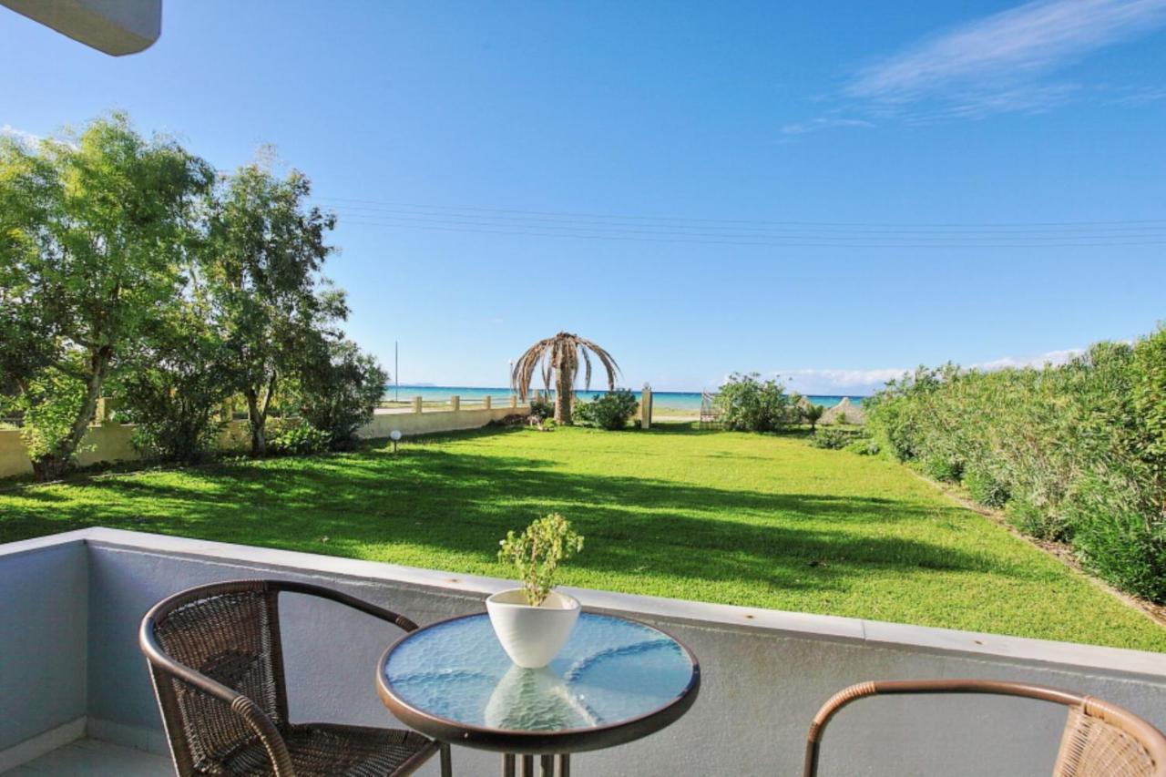 Villa Maria On The Beach Acharavi  Exterior foto